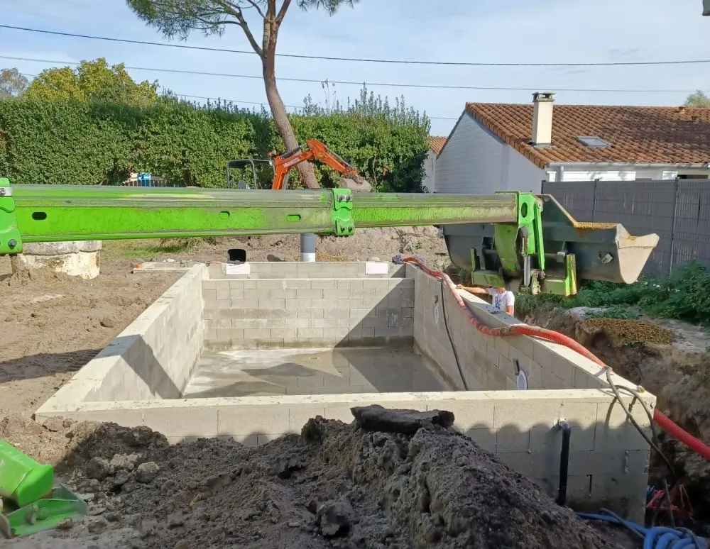 Maçonnerie piscine près de Queyrac