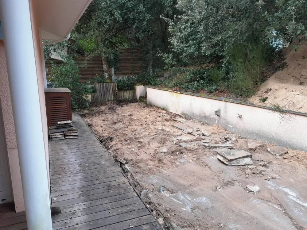 Démolition de bâtiment près de Queyrac